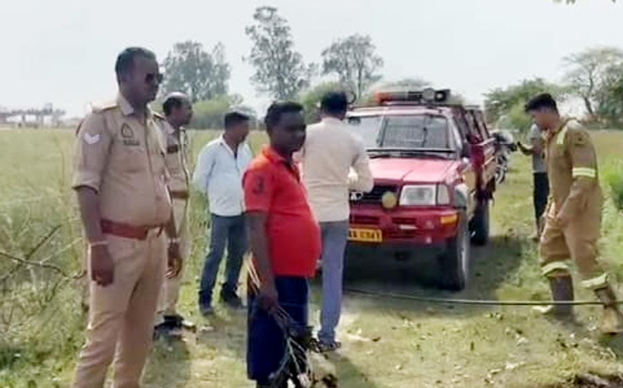 दहेमू के जंगल में आग लगने से उठ रहे धुंए के गुबार। संवाद