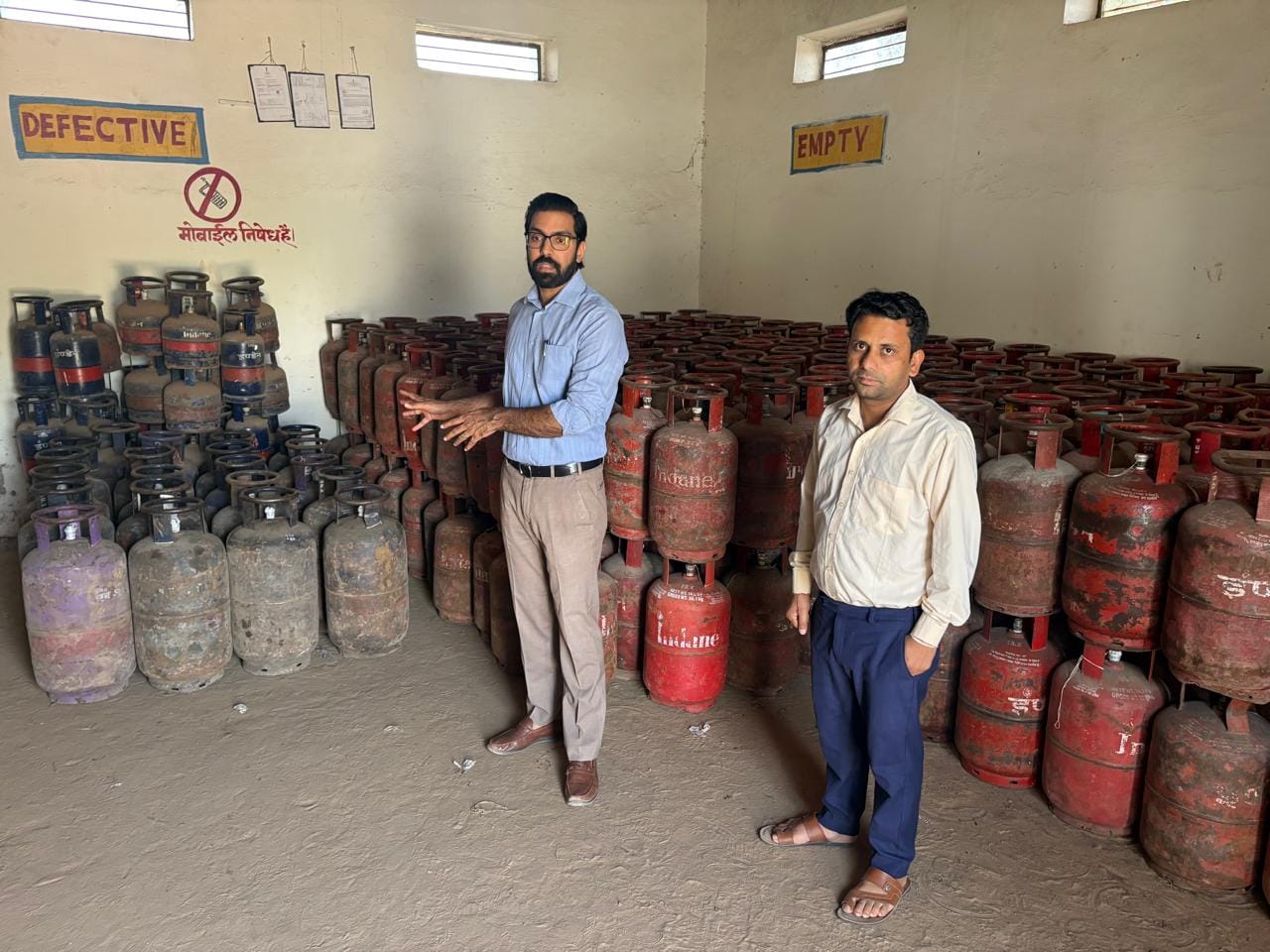 दौसा में जांच करती टीम