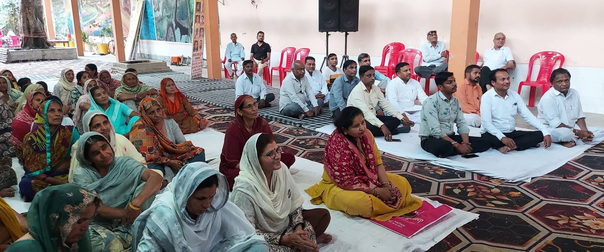 15जेएनडी34-शिव महापुराण कथा में कथा सुनाते हुए महंत प्रेम गिरी महाराज। संवाद