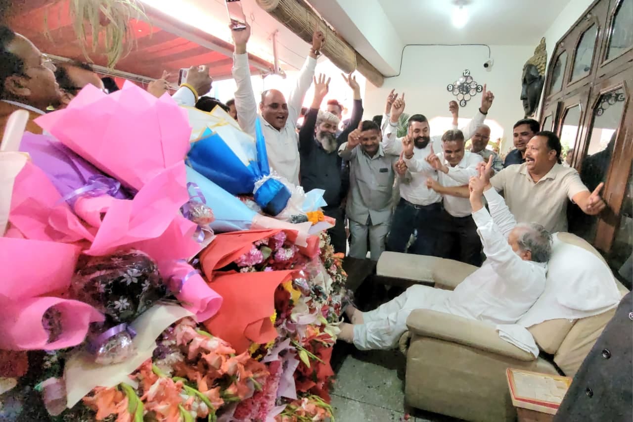 अंबाला छावनी में शास्त्री कॉलोनी आवास पर कैबिनेट मंत्री अनिल विज को बधाई देते सेक्टर 34 एसोसिएश अंबाला छावनी में शास्त्री कॉलोनी आवास पर कैबिनेट मंत्री अनिल विज को बधाई देते सेक्टर 34 एसोसिएश