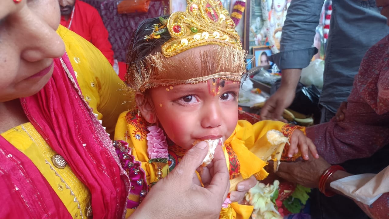 भेड़-बलोड के नृसिंह धाम पजवारी में श्रीमद्भागवत कथा के दौरान उमड़े भक्त। स्रोत जागरूक पाठक भेड़-बलोड के नृसिंह धाम पजवारी में श्रीमद्भागवत कथा के दौरान उमड़े भक्त। स्रोत जागरूक पाठक