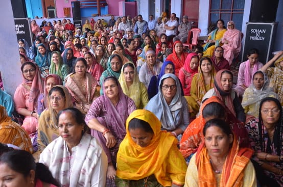 भेड़-बलोड के नृसिंह धाम पजवारी में श्रीमद्भागवत कथा के दौरान उमड़े भक्त। स्रोत जागरूक पाठक भेड़-बलोड के नृसिंह धाम पजवारी में श्रीमद्भागवत कथा के दौरान उमड़े भक्त। स्रोत जागरूक पाठक