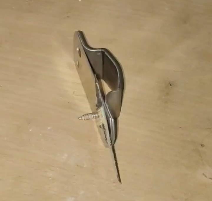 बालोद: बैंक मैनेजर के सूने मकान में धावा, बिजली काटकर सीसीटीवी किया ठप; लाखों के जेवरात पार बालोद: बैंक मैनेजर के सूने मकान में धावा, बिजली काटकर सीसीटीवी किया ठप; लाखों के जेवरात पार