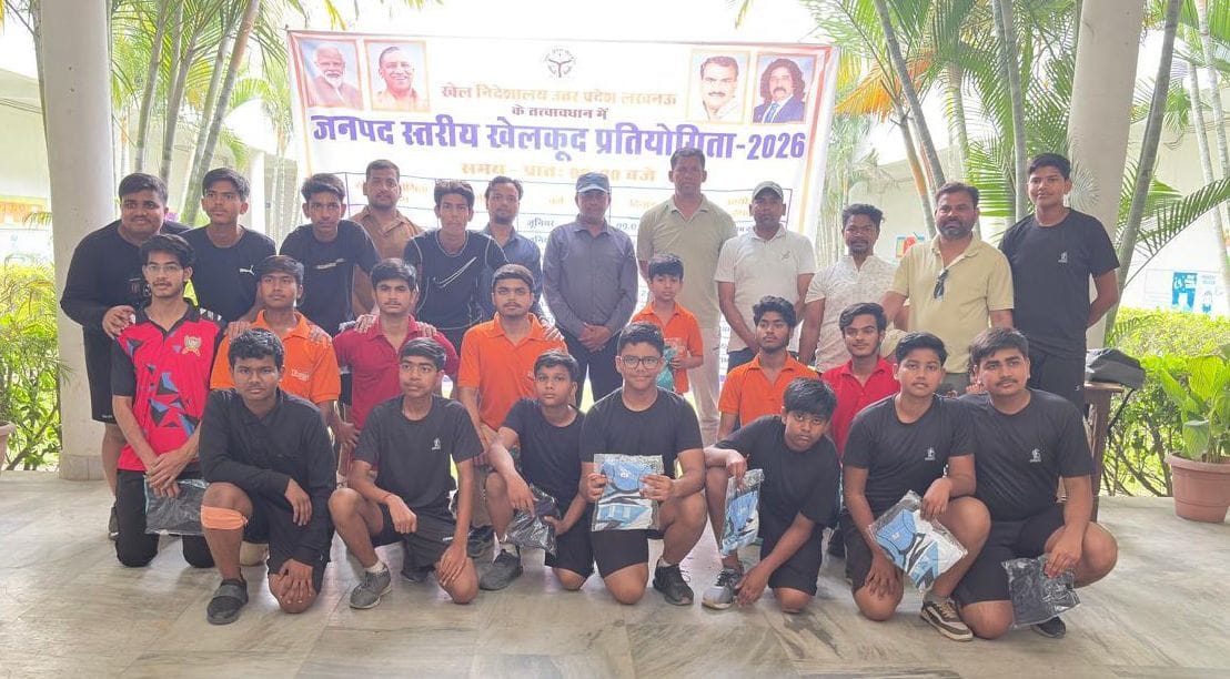 बास्केटबॉल प्रतियोगिता में प्रदर्शन करती बालिका खिलाड़ी। स्त्रोत सूचना बास्केटबॉल प्रतियोगिता में प्रदर्शन करती बालिका खिलाड़ी। स्त्रोत सूचना
