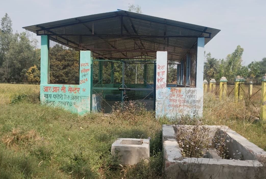 फोटो-1-हसनगंज के बाराखेड़ा में भरा भूसा। संवाद फोटो-1-हसनगंज के बाराखेड़ा में भरा भूसा। संवाद
