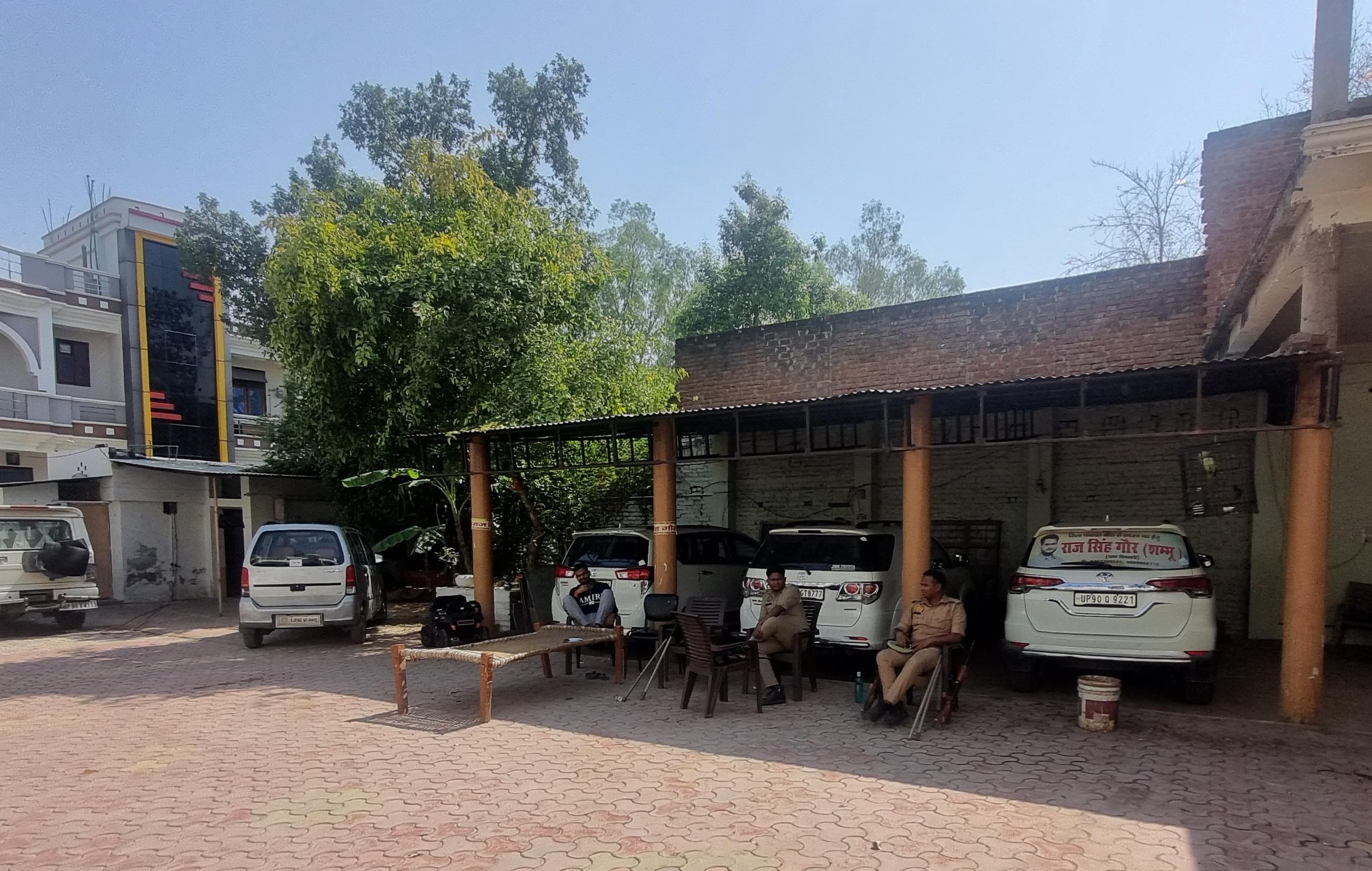 फोटो- 14 गैस के लिए जिला अस्पताल के पास हनुमान मंदिर मैदान में सुबह छह बजे लगी उपभोक्ताओं की भी फोटो- 14 गैस के लिए जिला अस्पताल के पास हनुमान मंदिर मैदान में सुबह छह बजे लगी उपभोक्ताओं की भी