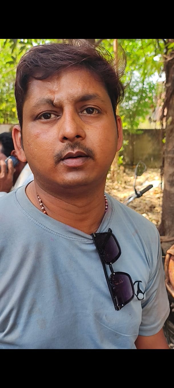 फोटो-26-गैस एजेंसी पर सिलिंडर भरवाने के लिए पहुंची महिला। संवाद