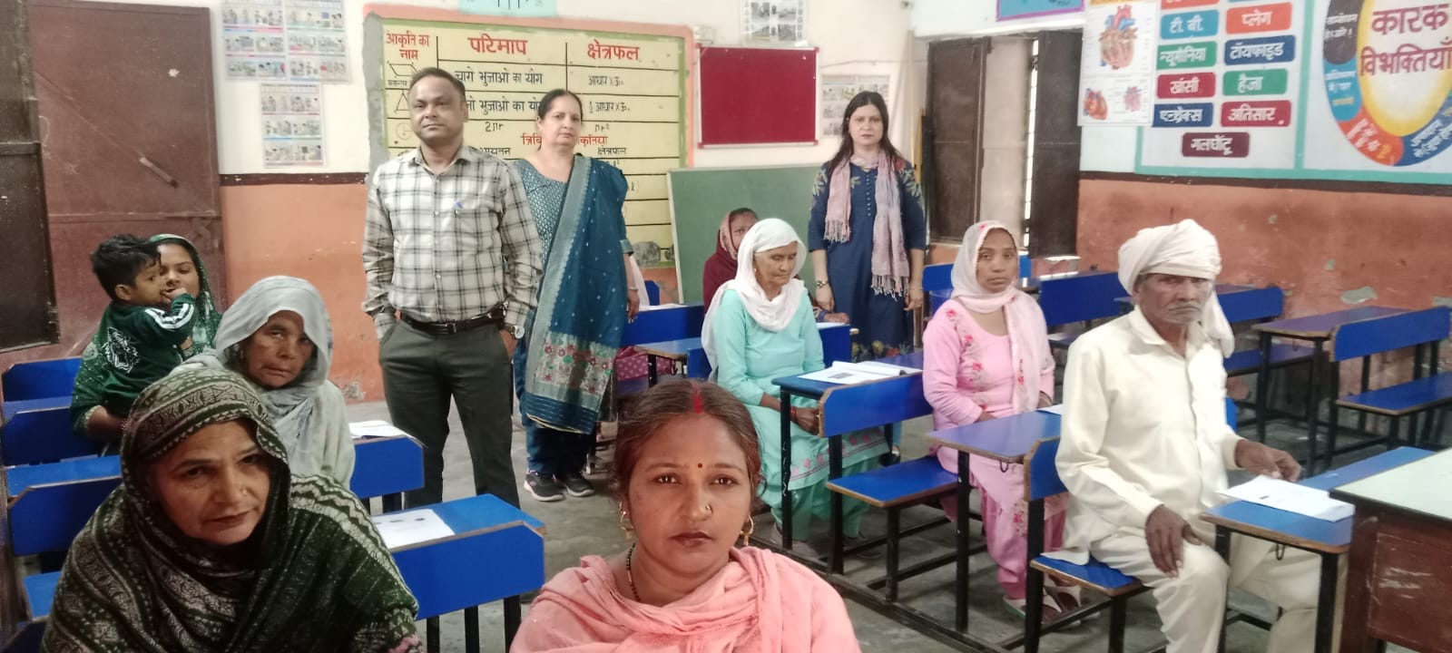 कुरुक्षेत्र।उल्लास परीक्षा देने पहुंचे पजीकृत शिक्षार्थी। संवाद कुरुक्षेत्र।उल्लास परीक्षा देने पहुंचे पजीकृत शिक्षार्थी। संवाद