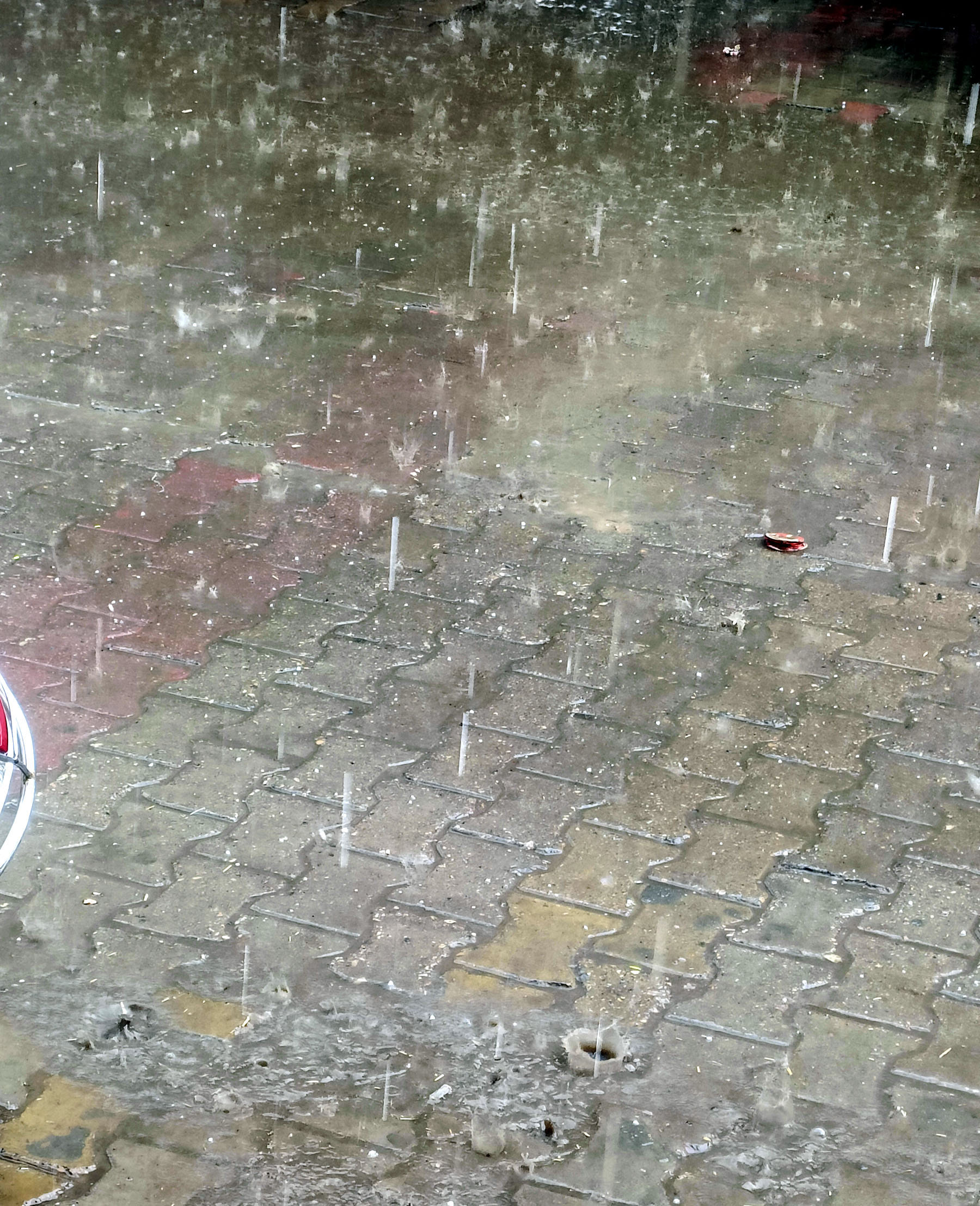 करनाल रोड़ से बारिश से निकलते वाहन संवाद करनाल रोड़ से बारिश से निकलते वाहन संवाद