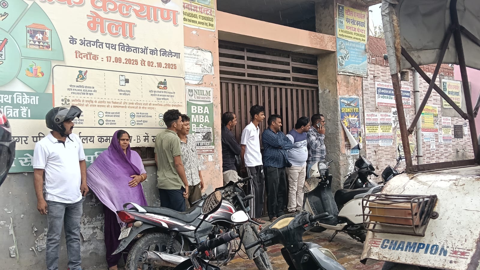 करनाल रोड़ से बारिश से निकलते वाहन संवाद करनाल रोड़ से बारिश से निकलते वाहन संवाद