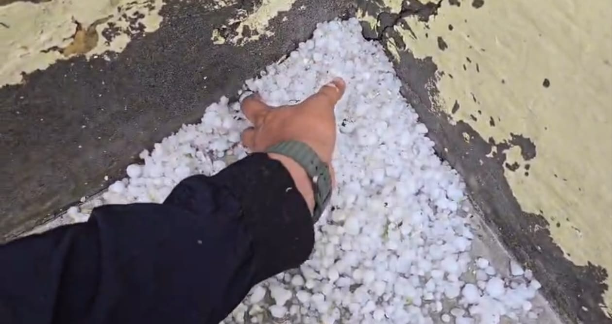 करनाल रोड़ से बारिश से निकलते वाहन संवाद करनाल रोड़ से बारिश से निकलते वाहन संवाद