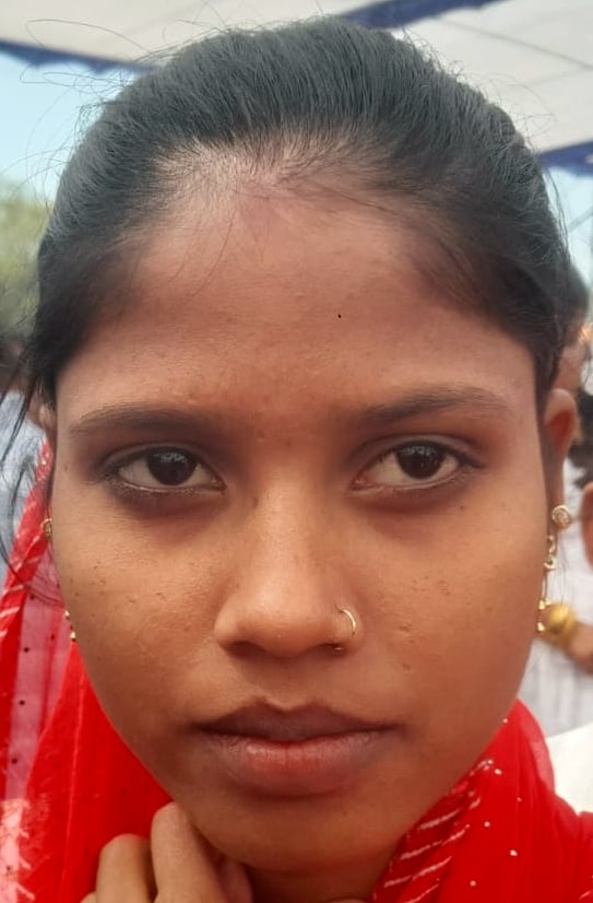 ओसीएफ इस्टेट मैदान में आयोजित मुख्यमंत्री सामूहिक विवाह में वर-वधू को आशीर्वाद और उपहार देते वि ओसीएफ इस्टेट मैदान में आयोजित मुख्यमंत्री सामूहिक विवाह में वर-वधू को आशीर्वाद और उपहार देते वि