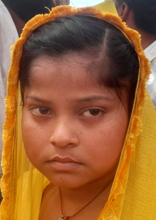 ओसीएफ इस्टेट मैदान में आयोजित मुख्यमंत्री सामूहिक विवाह में वर-वधू को आशीर्वाद और उपहार देते वि ओसीएफ इस्टेट मैदान में आयोजित मुख्यमंत्री सामूहिक विवाह में वर-वधू को आशीर्वाद और उपहार देते वि