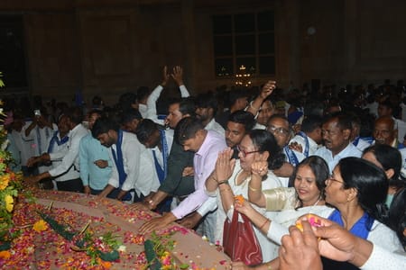 पुरानी जेल रोड स्थित मान्यवर कांशीराम स्मारक स्थल रविवार को एक बार फिर नीले रंग में नजर आया। पुरानी जेल रोड स्थित मान्यवर कांशीराम स्मारक स्थल रविवार को एक बार फिर नीले रंग में नजर आया।