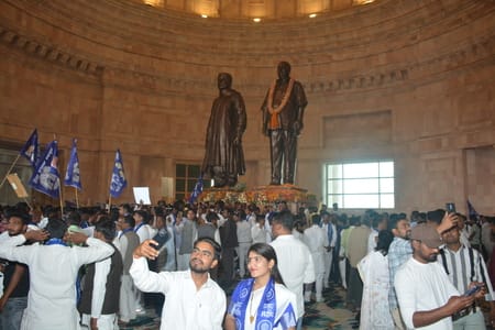 पुरानी जेल रोड स्थित मान्यवर कांशीराम स्मारक स्थल रविवार को एक बार फिर नीले रंग में नजर आया। पुरानी जेल रोड स्थित मान्यवर कांशीराम स्मारक स्थल रविवार को एक बार फिर नीले रंग में नजर आया।