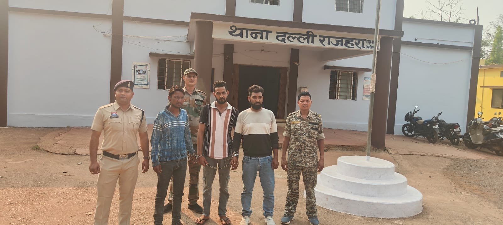 पार्षद पर जानलेवा हमला करने वाले 3 आरोपी गिरफ्तार पार्षद पर जानलेवा हमला करने वाले 3 आरोपी गिरफ्तार