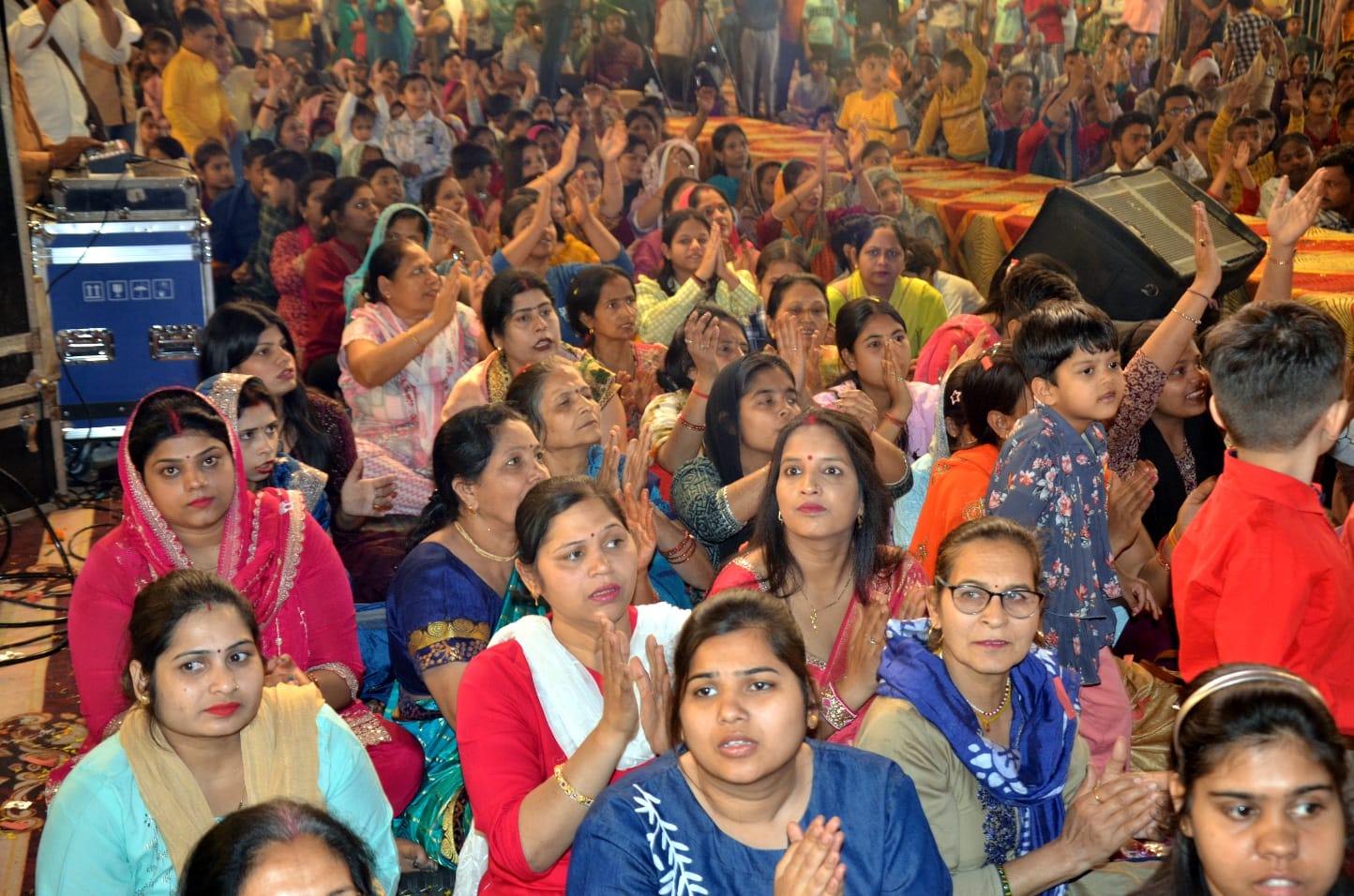 शामली माजरा रोड पर आयोजित खाटूश्याम जागरण में सजा दरबार । संवाद