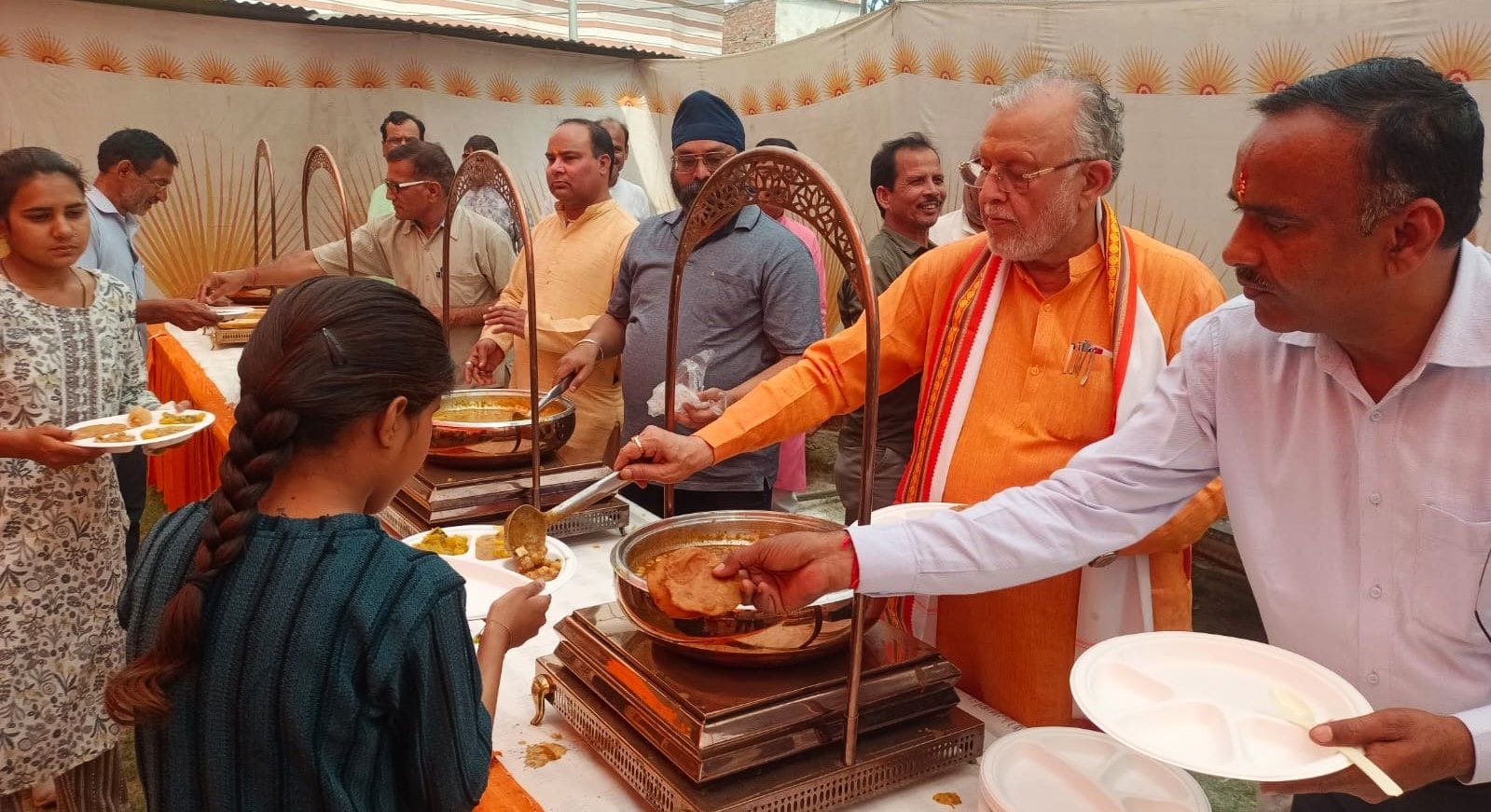 श्रीमद् भागवत कथा सुनाते कथाव्यास अचार्य अंकुर शुक्ल। स्रोत: समिति श्रीमद् भागवत कथा सुनाते कथाव्यास अचार्य अंकुर शुक्ल। स्रोत: समिति