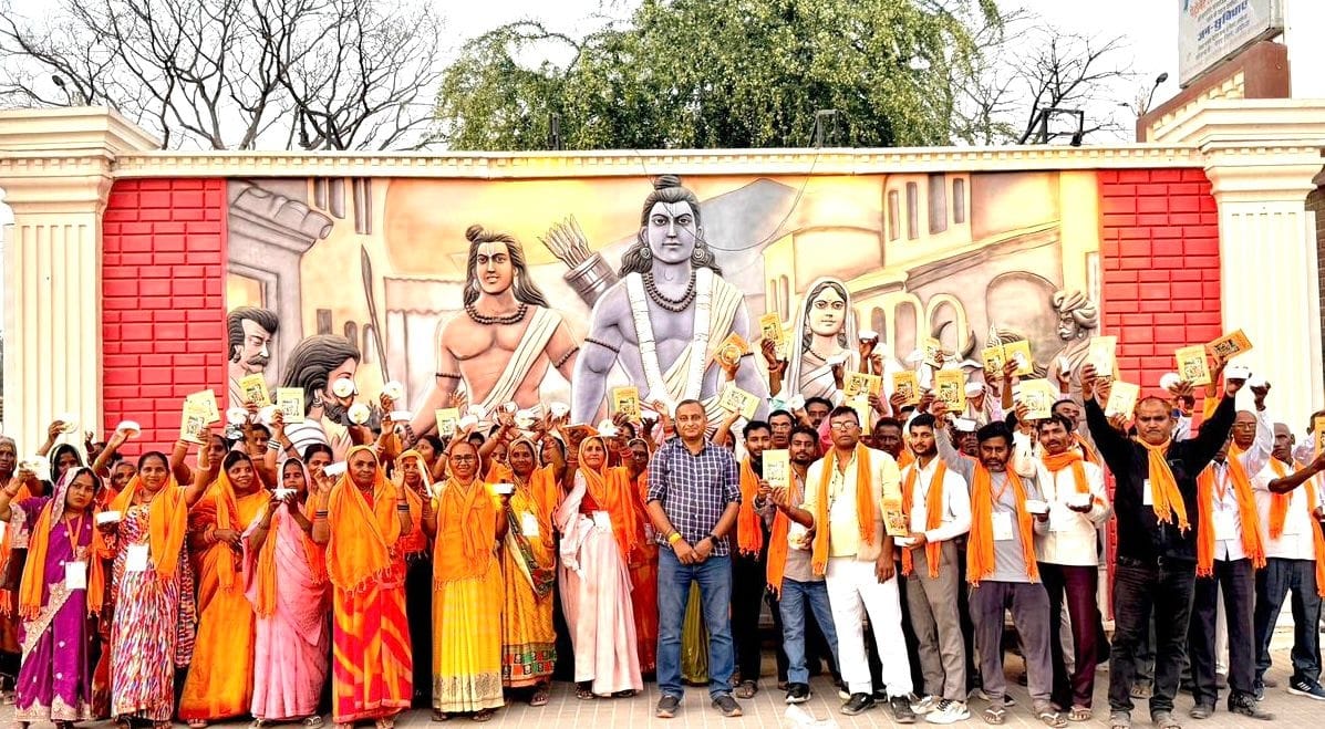 श्रद्धालुओं को अयोध्या में श्रीराम लला के भव्य मंदिर, हनुमानगढ़ी सहित प्रमुख मंदिरों के दर्शन क श्रद्धालुओं को अयोध्या में श्रीराम लला के भव्य मंदिर, हनुमानगढ़ी सहित प्रमुख मंदिरों के दर्शन क