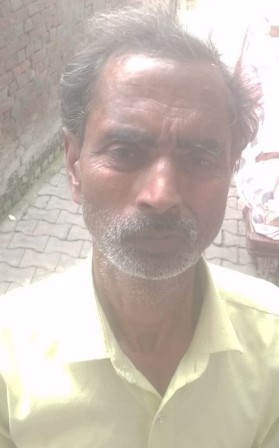 टाउनहॉल स्थित गैस एजेंसी के बाहर लगी ग्राहकों की भीड़। संवाद टाउनहॉल स्थित गैस एजेंसी के बाहर लगी ग्राहकों की भीड़। संवाद