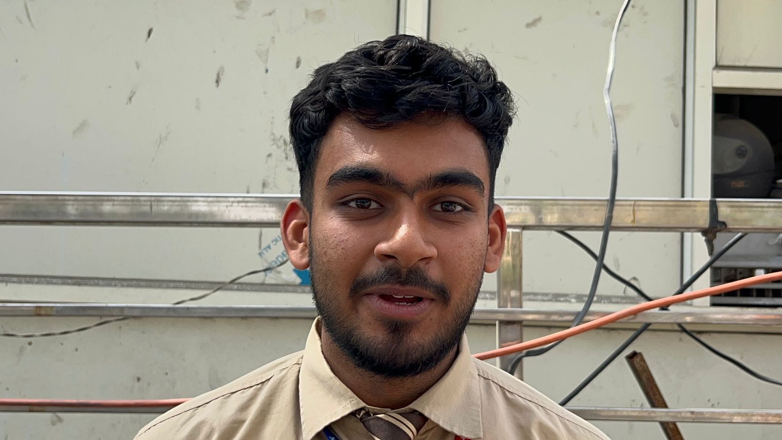 01-आंबेडकर चौक स्थित मॉडल स्कूल में 12वीं सीबीएसई हिंदी विषय की परीक्षा देकर लौटते विद्यार्थी।