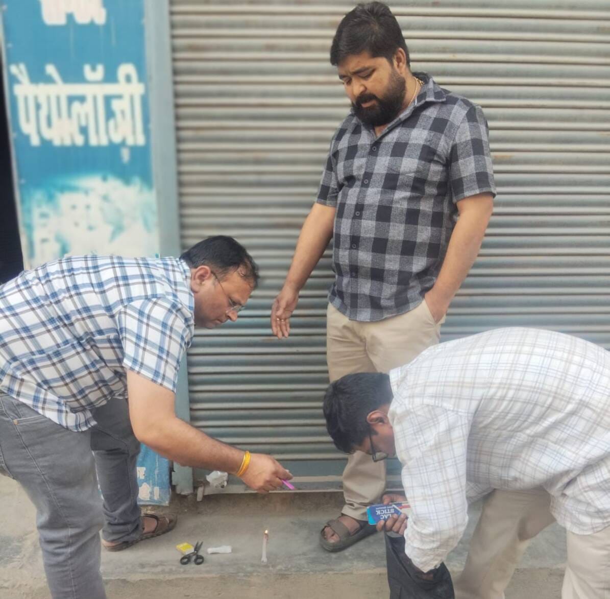 फाजिलनगर में प्राइवेट अस्पतालों की जांच करती स्वास्थ्य विभाग की टीम।स्रोत-सोशल मीडिया