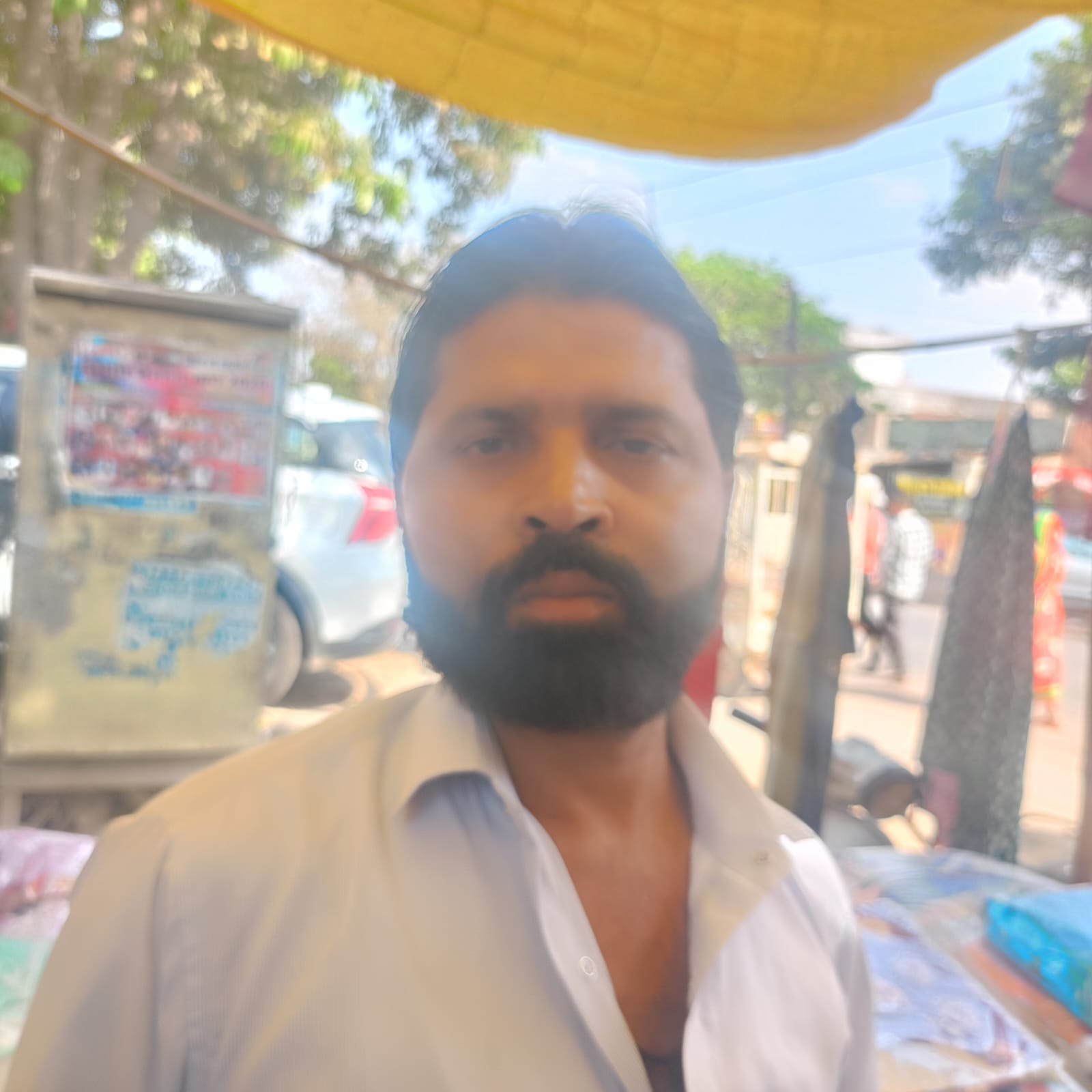 फोटो 17सीकेटीपी 16 गैस एजेंसी के बाहर सिलिंडर के साथ खड़े ग्राहक। संवाद