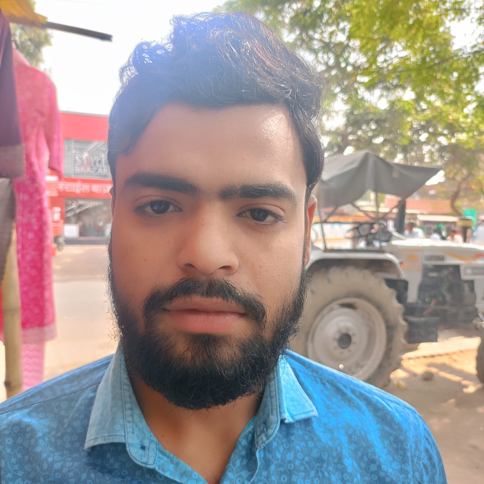 फोटो 17सीकेटीपी 16 गैस एजेंसी के बाहर सिलिंडर के साथ खड़े ग्राहक। संवाद