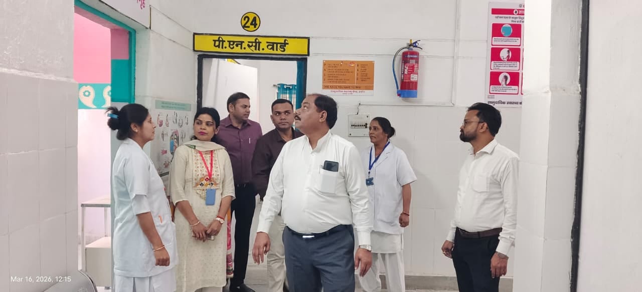 फोटो-30-महिला अस्पताल का निरीक्षण करतीं अपर निदेशक डॉ. सुमन। संवाद