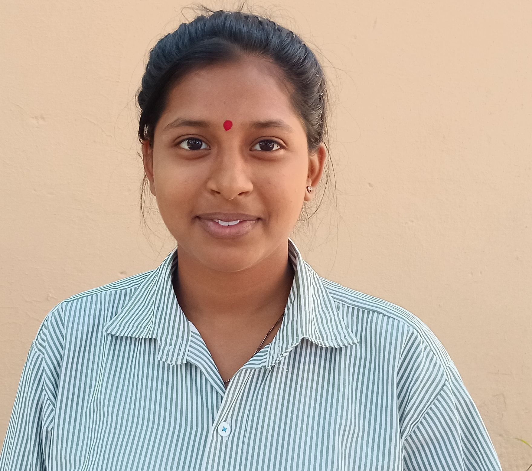 फोटो संख्या:66- पीएमश्री राजकीय कन्या वरिष्ठ माध्यमिक विद्यालय परीक्षा केंद्र से बाहर आते विद्य