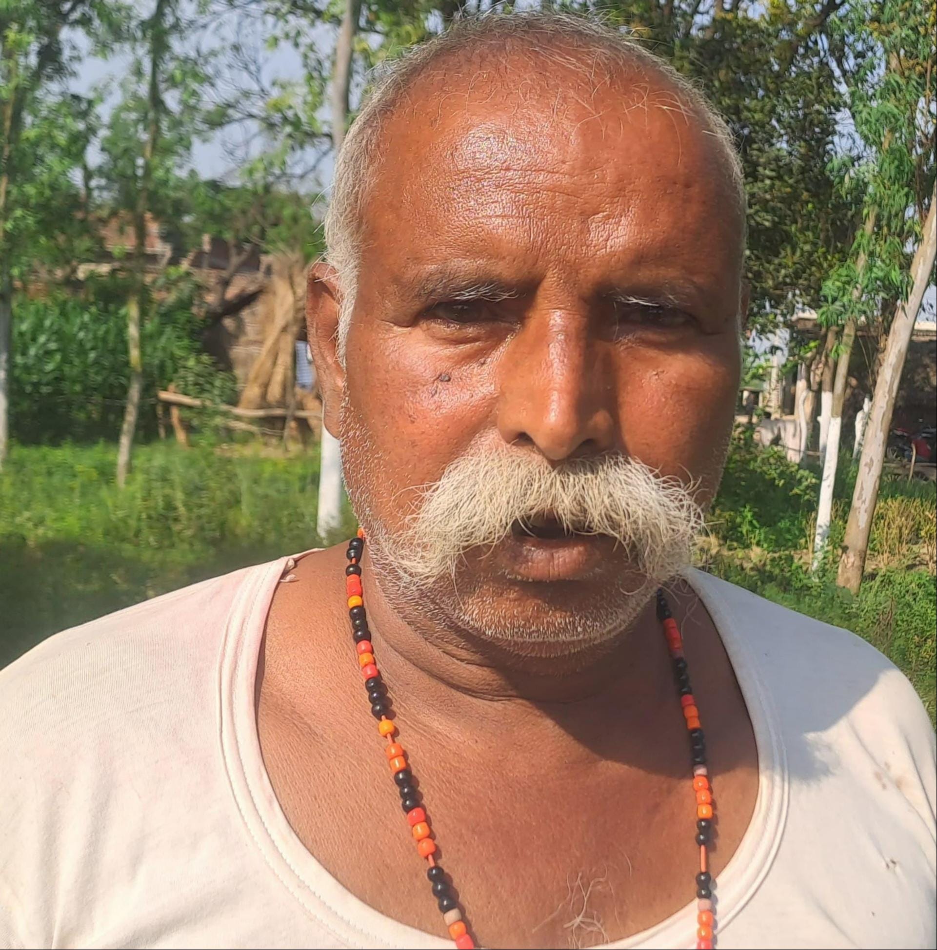 ग्राम भलुहिया में बनी पानी टंकी। 