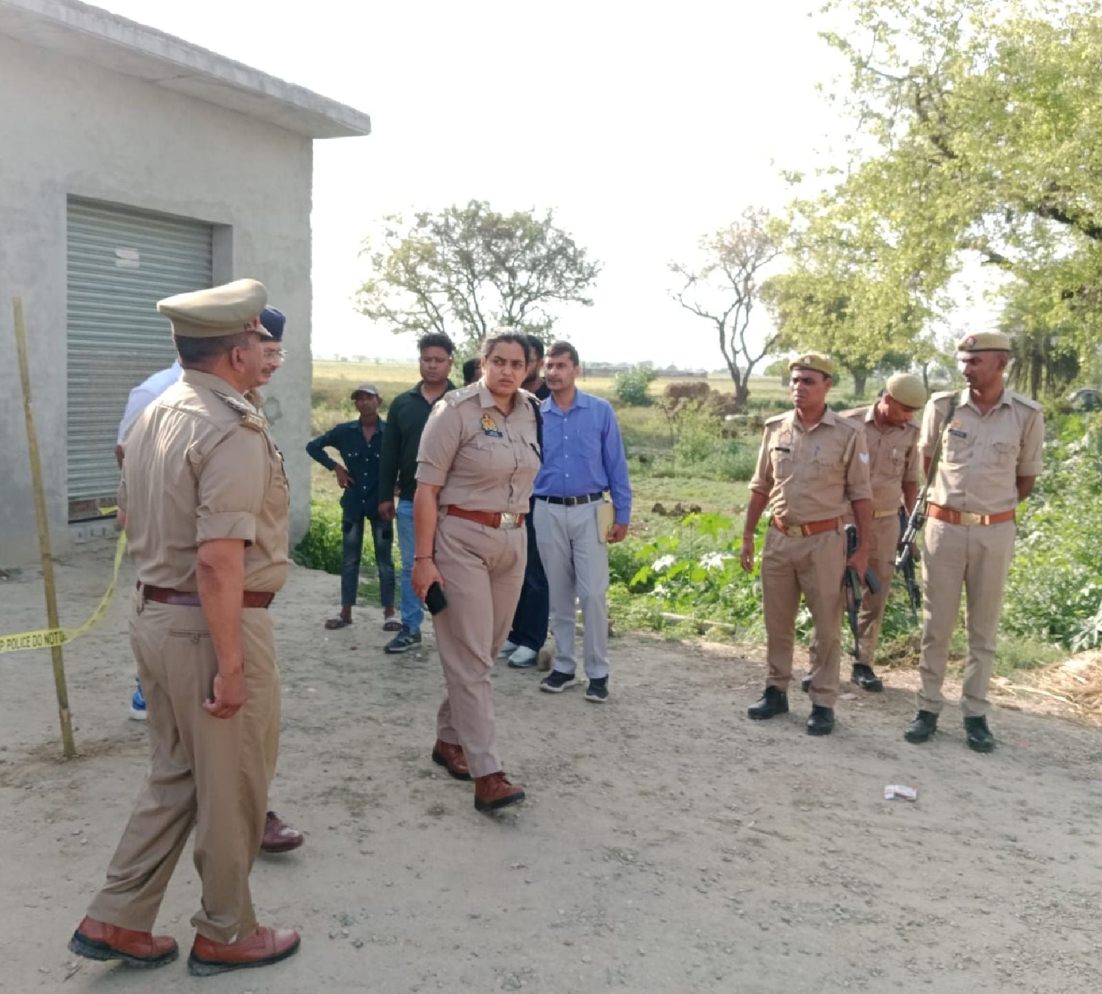 इसी दुकान पर मारी गई है युुवक को गोली। संवाद इसी दुकान पर मारी गई है युुवक को गोली। संवाद