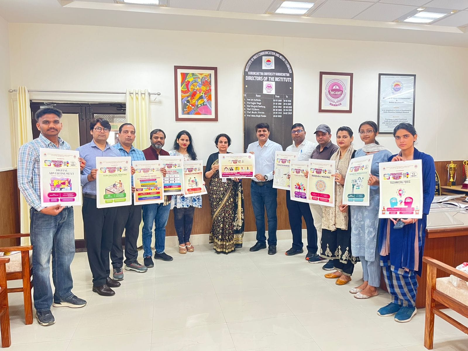 कुरुक्षेत्र।  फ्यूचरिस्टिक ट्रेंड्स इन प्रिंटिंग एंड पैकेजिंग’’ के पोस्टर का विमोचन करते निदेशक