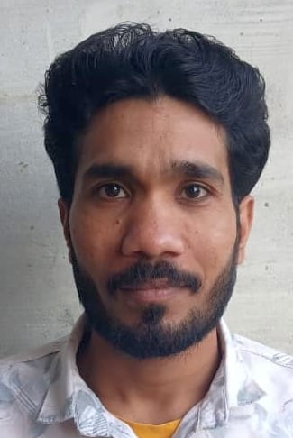 महमंद हद्दफ में भट्ठी पर पकौड़ी बनाते हुए दुकानदार। संवाद