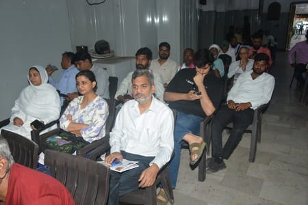 प्रेस क्लब में समता सम्मेलन में शामिल लोग।