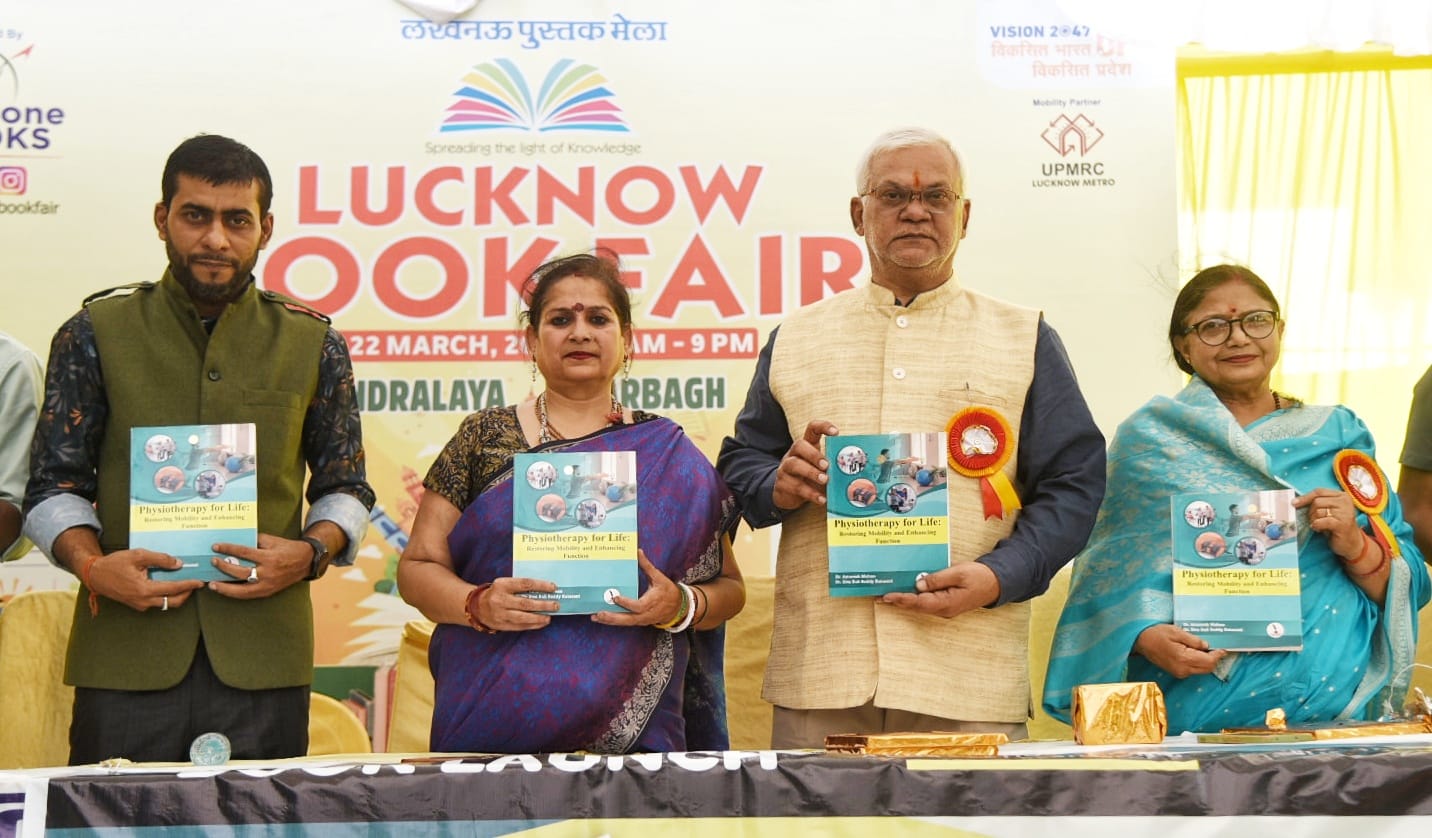 पुस्तक मेले में दिनभर कई सत्र हुए। खरीदार उमड़े।