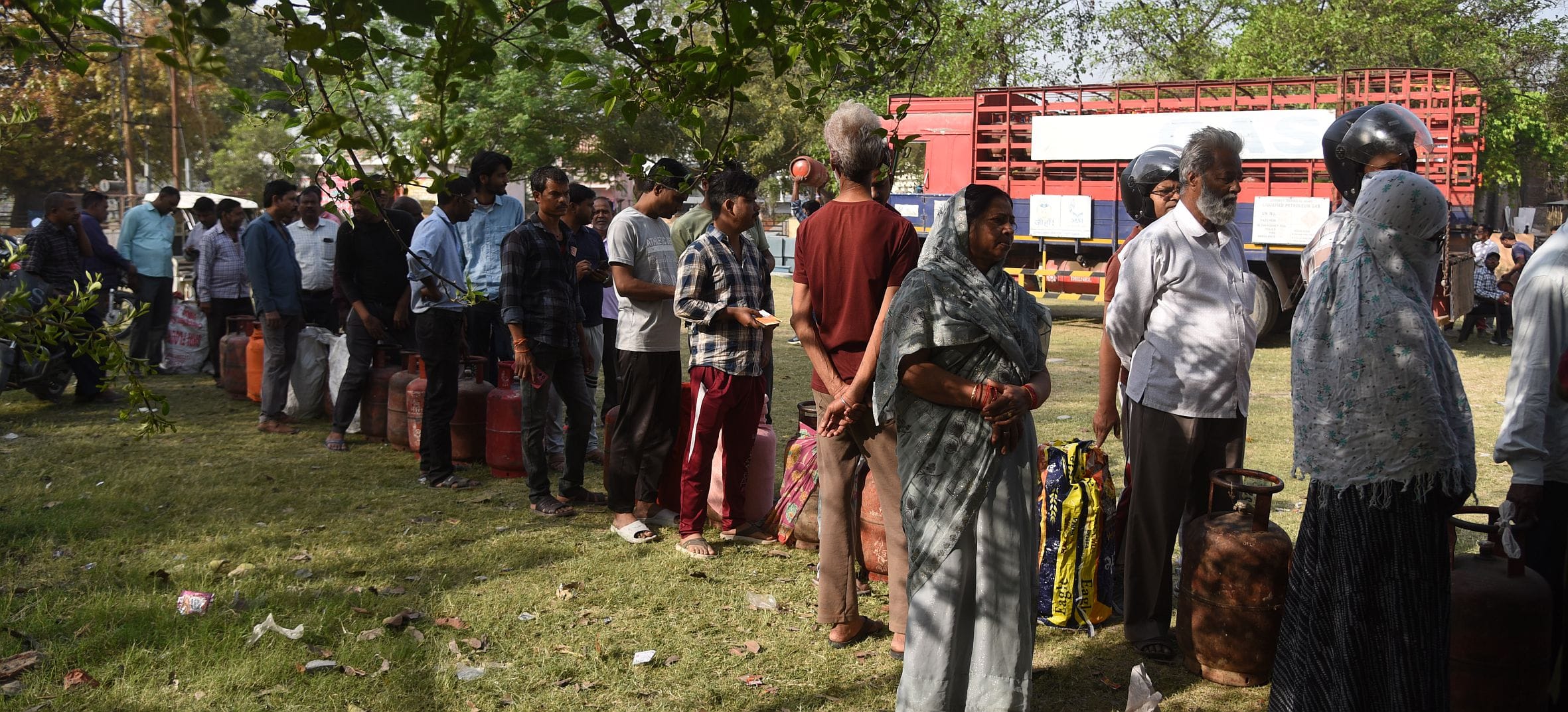 ऐशबाग सर्विस सेंटर में मरम्मत के लिए लाया गया डीजल भट्ठी। ऐशबाग सर्विस सेंटर में मरम्मत के लिए लाया गया डीजल भट्ठी।