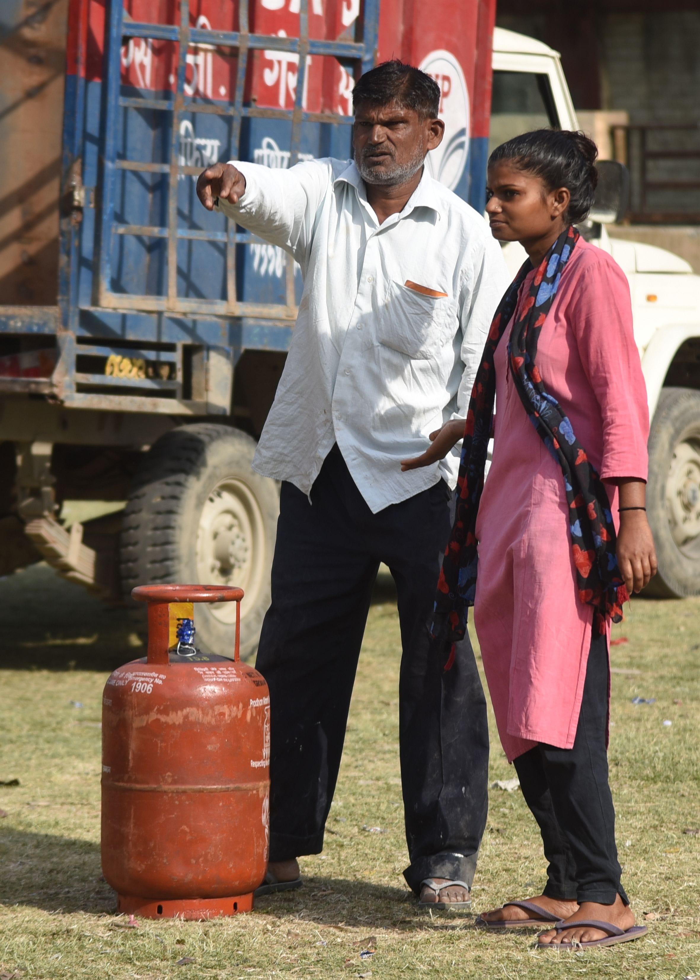 ऐशबाग सर्विस सेंटर में मरम्मत के लिए लाया गया डीजल भट्ठी। ऐशबाग सर्विस सेंटर में मरम्मत के लिए लाया गया डीजल भट्ठी।