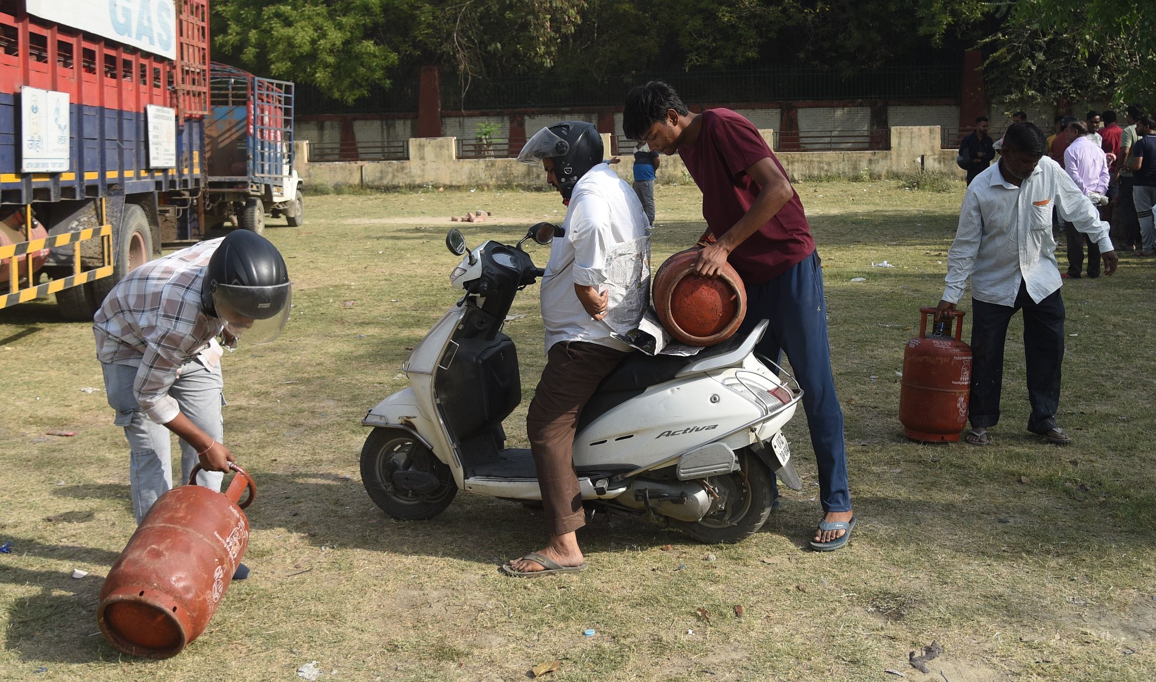 ऐशबाग सर्विस सेंटर में मरम्मत के लिए लाया गया डीजल भट्ठी। ऐशबाग सर्विस सेंटर में मरम्मत के लिए लाया गया डीजल भट्ठी।