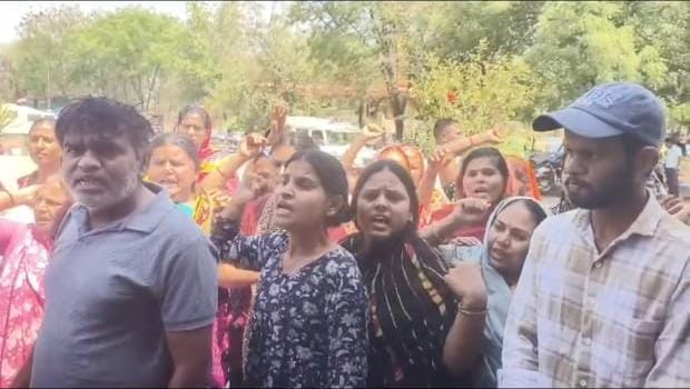 “एक कॉल… और खत्म हो गई जिंदगी! बुरहानपुर में गुस्से का ज्वालामुखी फूटा।”