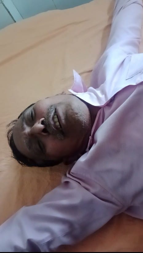 फोटो 1 विकास भवन में फूट फूट कर रोते जेई। संवाद फोटो 1 विकास भवन में फूट फूट कर रोते जेई। संवाद