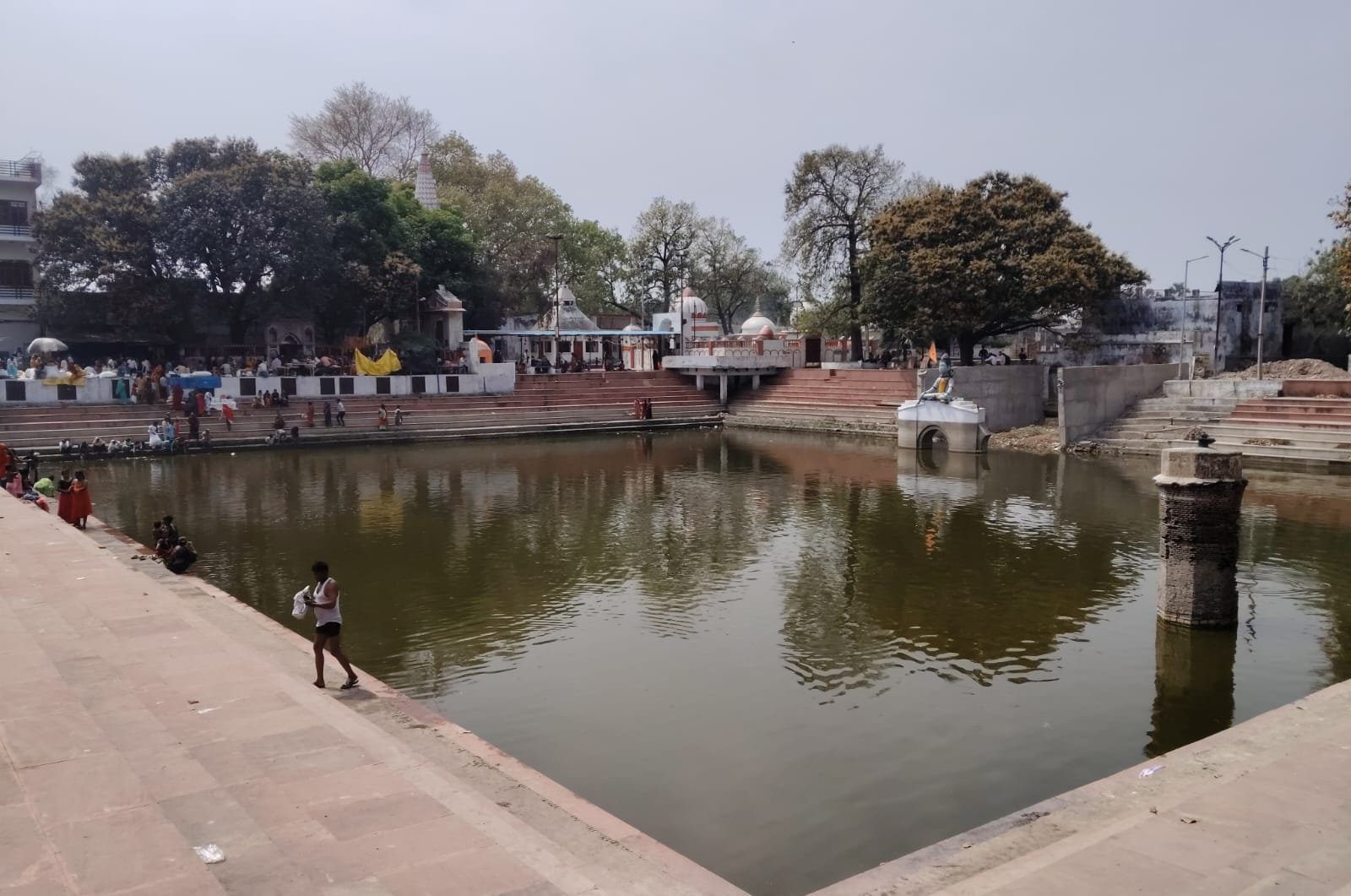 फोटो-12- संडीला नगर में स्थित शीतला माता मंदिर। संवाद