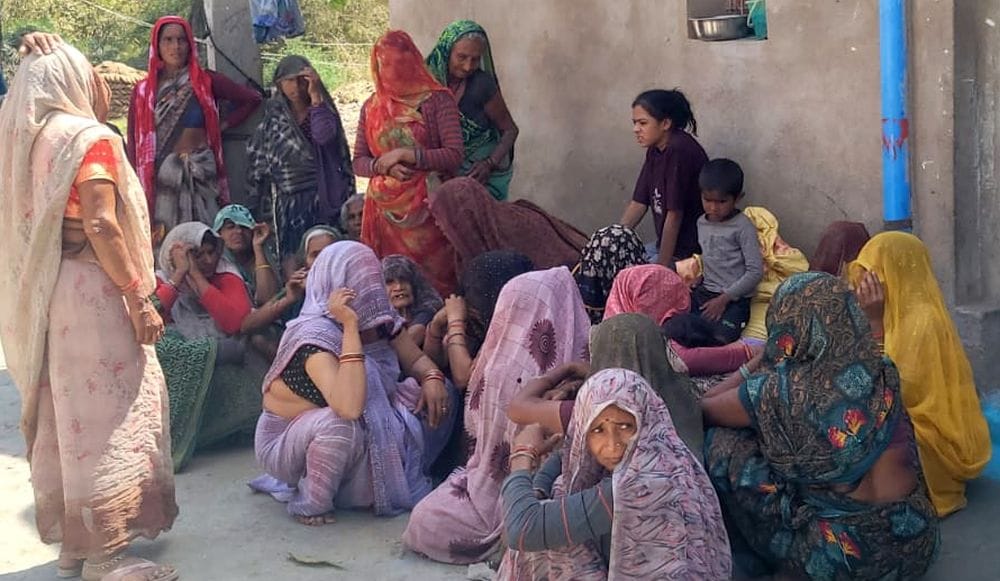 फोटो 17 एमएएचपी 10 परिचय-जानकारी देती मृतका की भतीजी दीक्षा राजपूत। संवाद