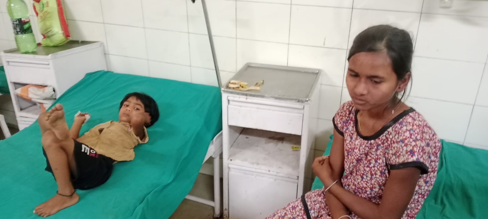 फोटो 41 आठपुरा में हुई घटना के बाद मौके पर पहुंची पुलिस। संवाद फोटो 41 आठपुरा में हुई घटना के बाद मौके पर पहुंची पुलिस। संवाद