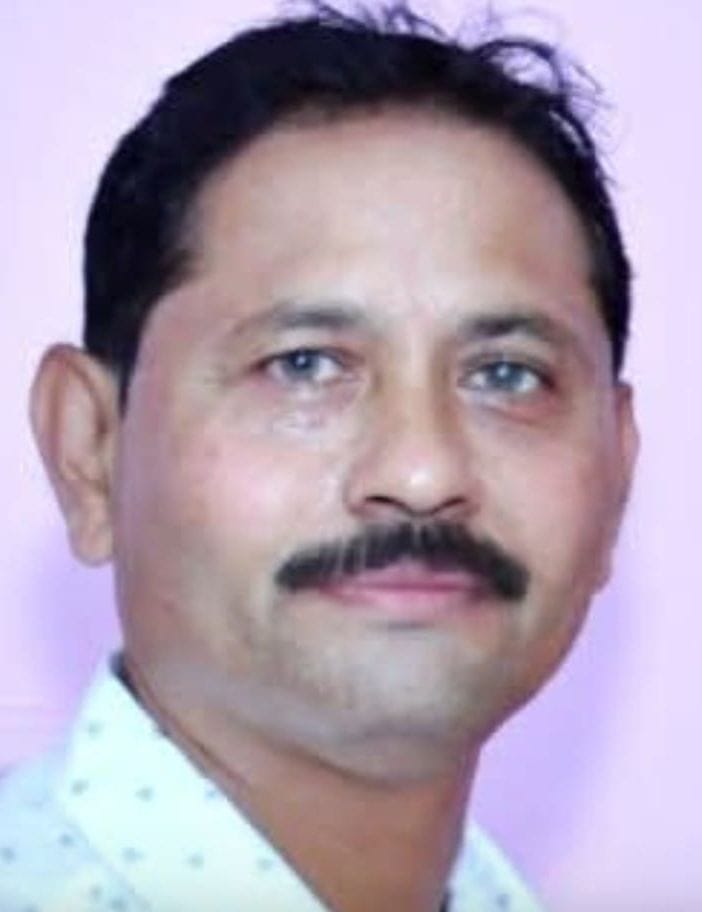 फोटो-6-बिजली निगम के कार्यालय में प्रीपेड स्मार्ट मीटर को लेकर आ रही समस्याओं की जानकारी देने प