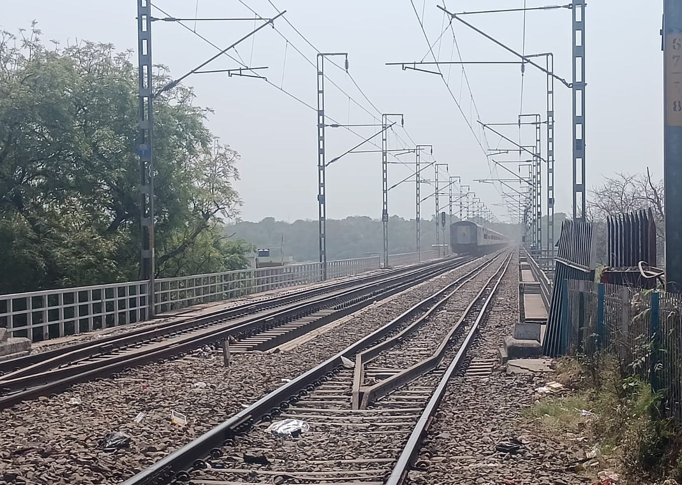 फोटो नंबर-1-कानपुर-लखनऊ एक्सप्रेसवे जिसे अप्रैल से यातायात के लिए खोलने की योजना है। संवाद