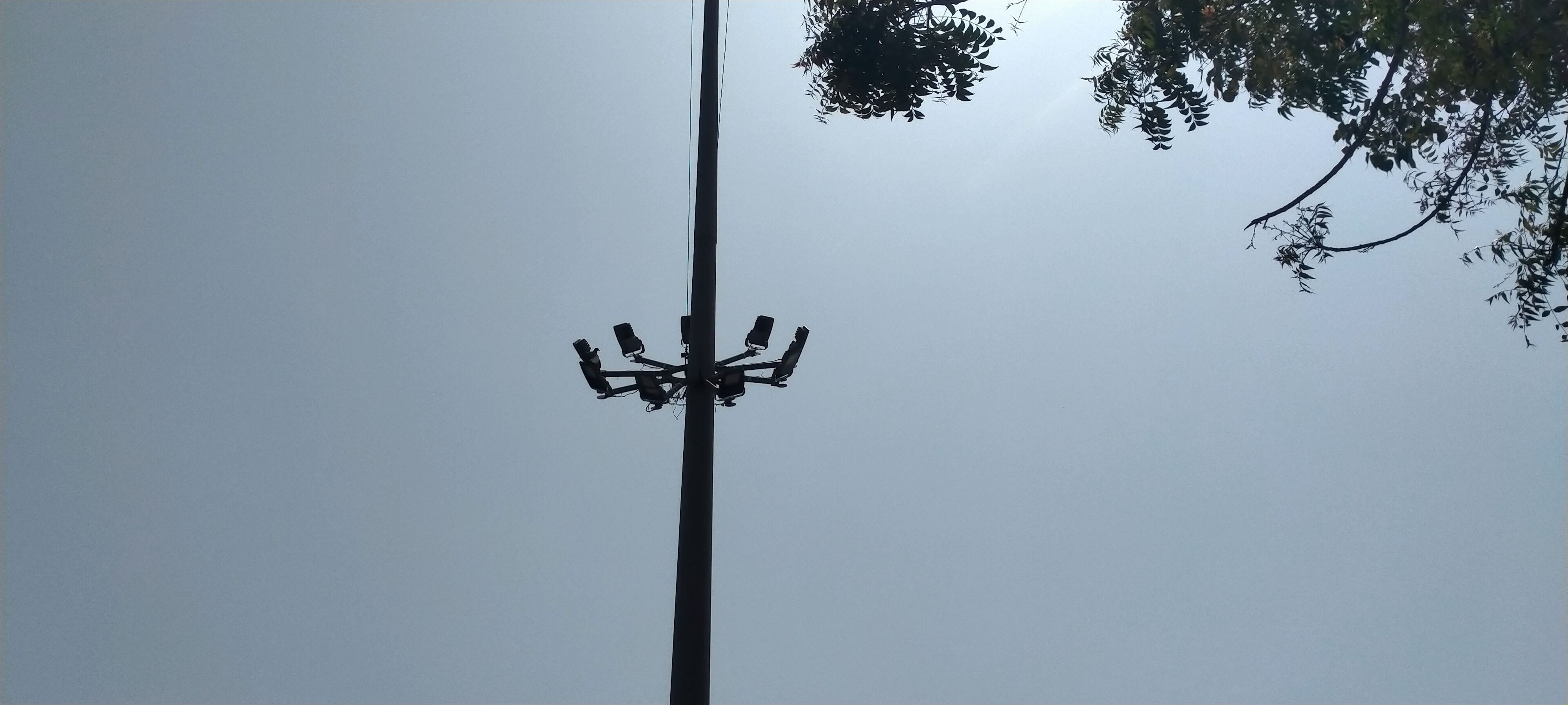 फोटो संख्या:66-अनाज मंडी के  शौचालय के वाॅशपेशन में पड़ा शराब का पव्वा --संवाद