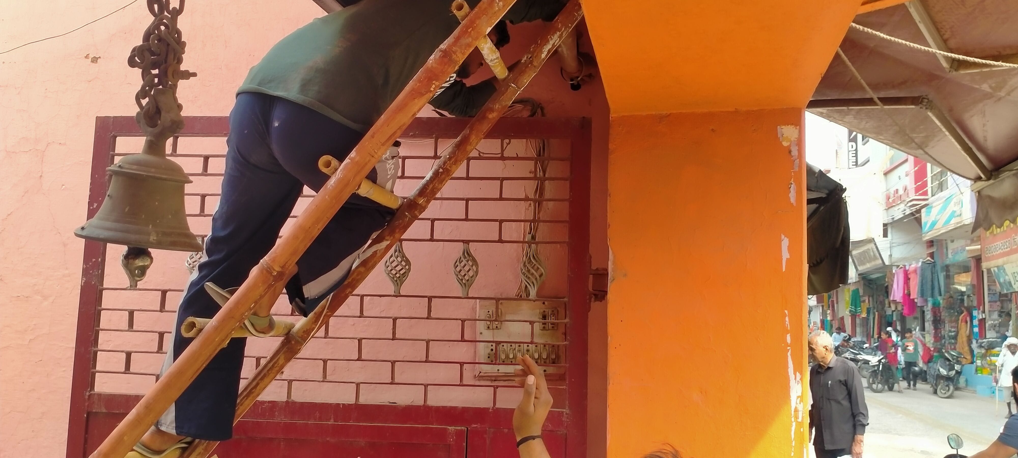 फोटो संख्या:79- सज गया माता का मंदिर .... माता भूरा भवानी  मंदिर में रंगबिरंगी लाइटों से सजा मं