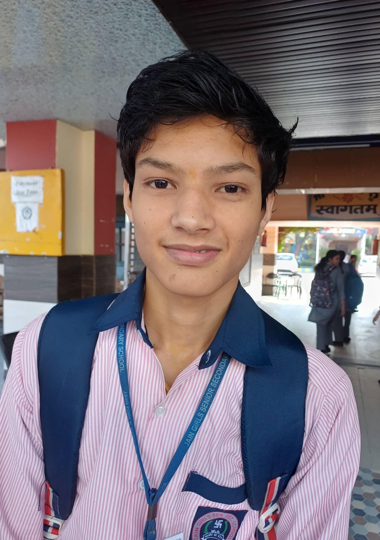 गणित की परीक्षा देकर बाहर आते विद्यार्थी। संवाद गणित की परीक्षा देकर बाहर आते विद्यार्थी। संवाद
