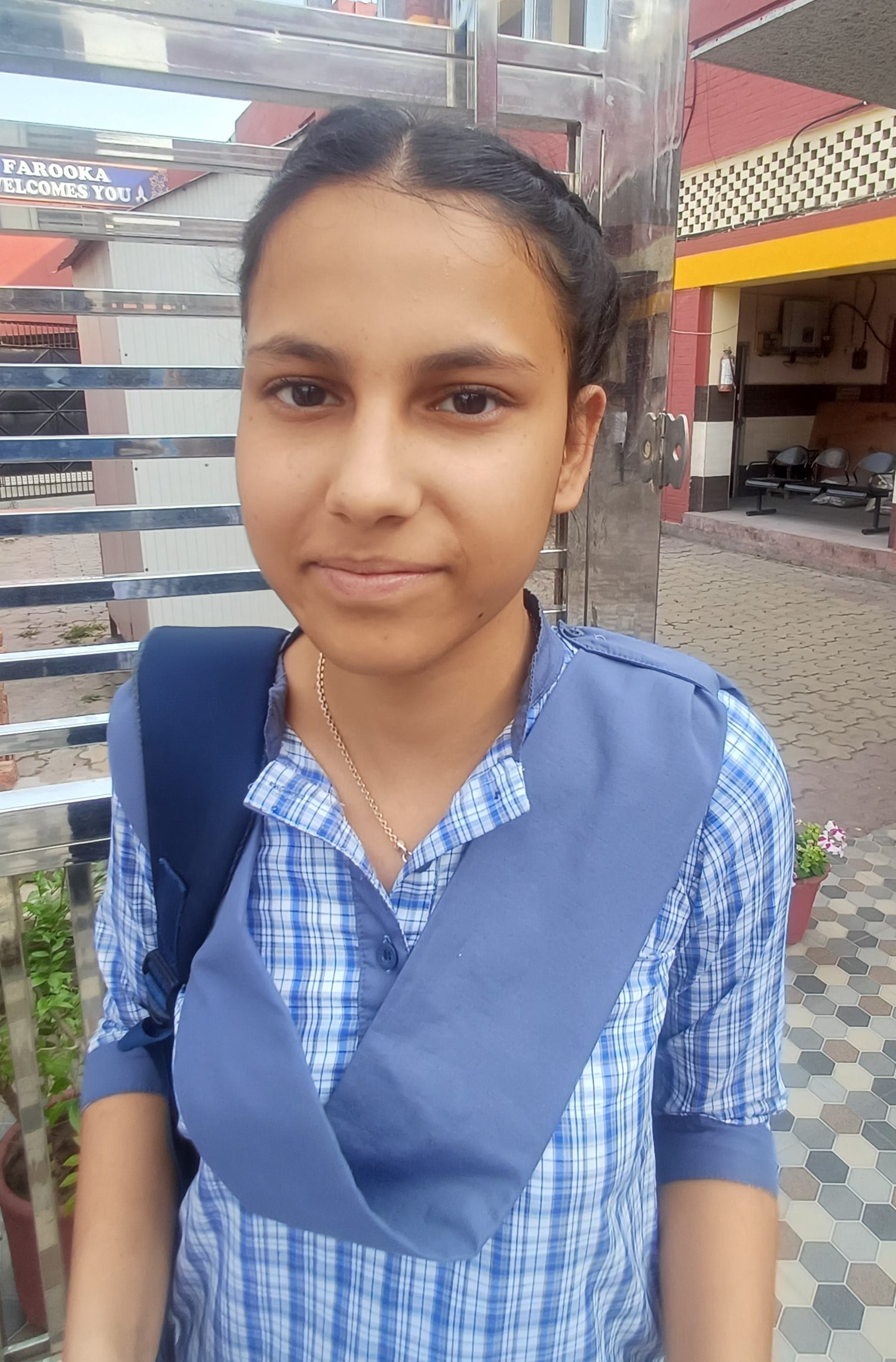 गणित की परीक्षा देकर बाहर आते विद्यार्थी। संवाद गणित की परीक्षा देकर बाहर आते विद्यार्थी। संवाद